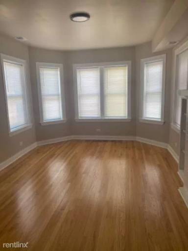 Main picture of 8000-02 S Marshfield 1639-45 80 St