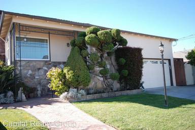 Main picture of 8 Sandra Ln