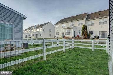 Main picture of 1021 Sherbourne Rd