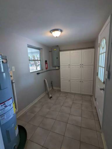 Main picture of 13 Hoover St