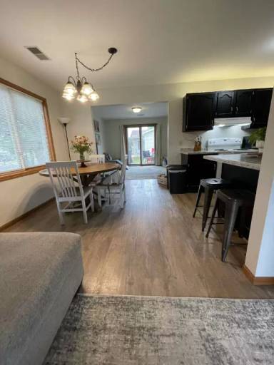 Main picture of 905 Justin Cir