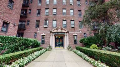 Main picture of 7814 Austin St