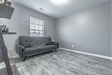 Main picture of 816 E Rachel Ln