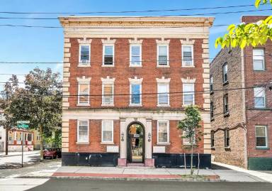 Main picture of 97 Pine St
