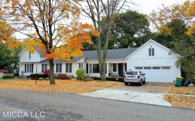 Main picture of 23802 Farmington Rd
