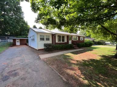 Main picture of 2037 N Deal Ave