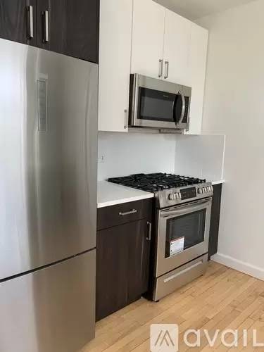 Main picture of 4539 W Barry Ave