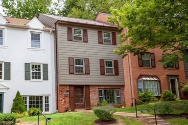 Main picture of 15 Georgetown Grn