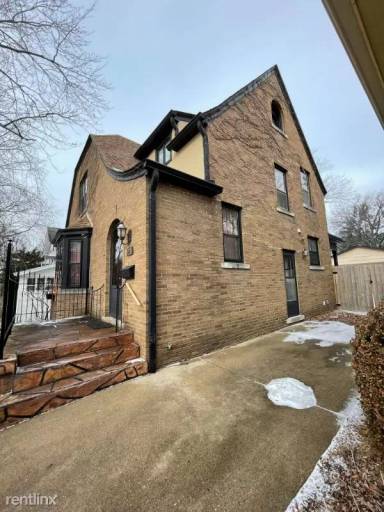 Main picture of 231 W Hanssler Pl