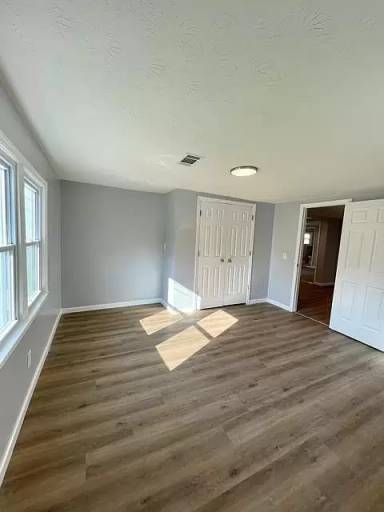 Main picture of 2946 Victory Cir