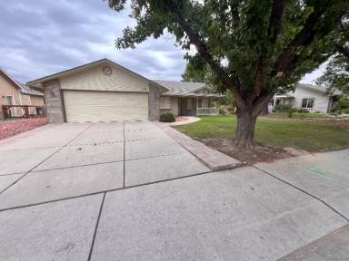 Main picture of 729 Monument View Dr