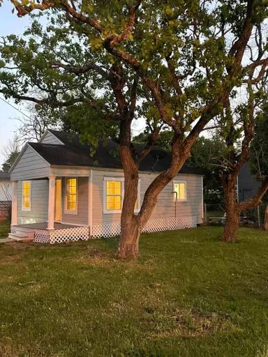 Main picture of 702 Rosedale St