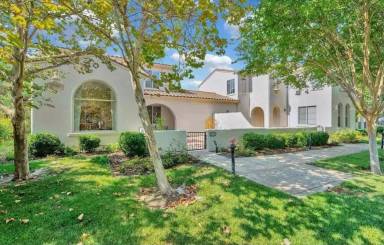 Main picture of 2414 Amaryllis Cir