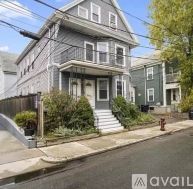 Main picture of 10 Cutter Ave