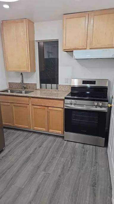 Main picture of 1838 Harvard St