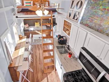 Main picture of 7917 Roswell St