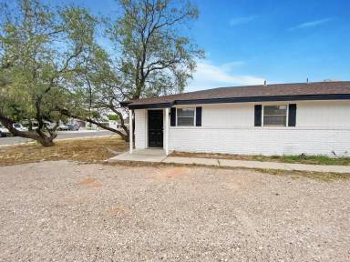 Main picture of 105 E Wolfcamp Dr