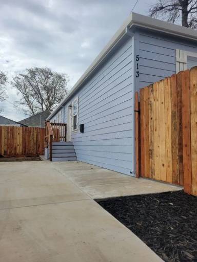 Main picture of 513 E Walnut St
