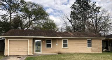 Main picture of 825 Smelker St