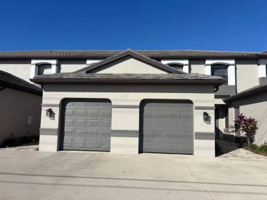 Main picture of 421 SW 47th Ter