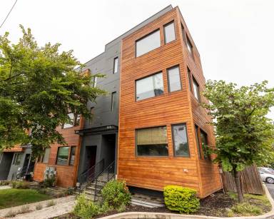 Main picture of 1038 Otis St NE