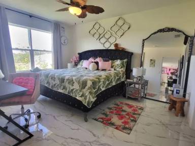Main picture of 215 Inman Blvd