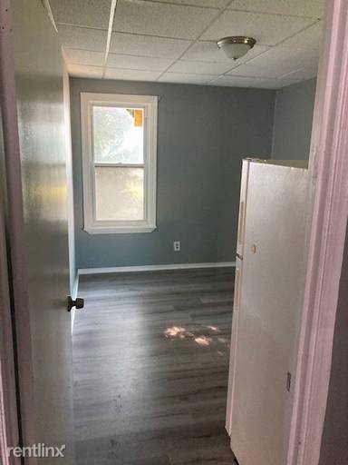 Main picture of 168 Hall St