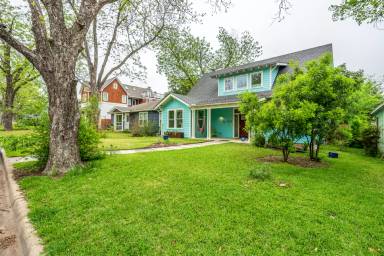 Main picture of 4305 Bellvue Ave