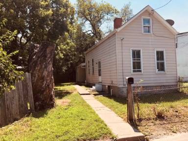 Main picture of 121 E 32nd St