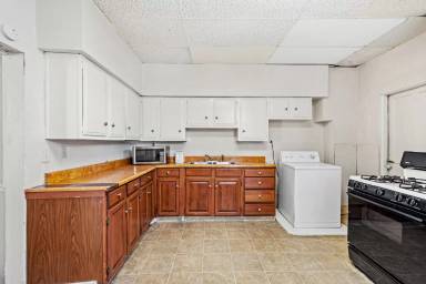 Main picture of 3273 Parkview Ave