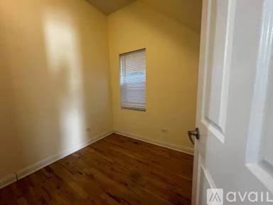 Main picture of 4528 S Hermitage Ave