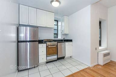 Main picture of 310 East 85th St