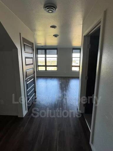 Main picture of 208 E Greenfield Ln