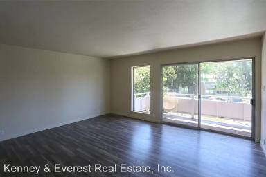 Main picture of 2 Circle Dr