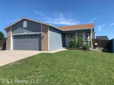 Main picture of 8266 Pinegate Dr