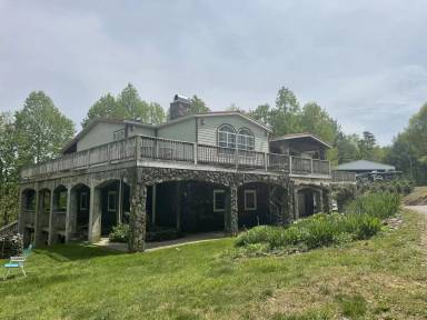 Main picture of 167 Wagon Wheel Rd