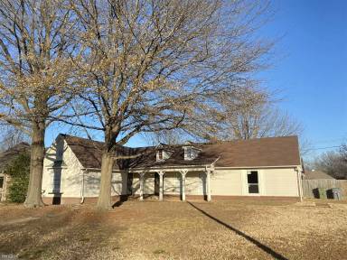 Main picture of 2590 Laurelcrest Dr