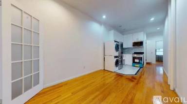 Main picture of 220 E 74th St