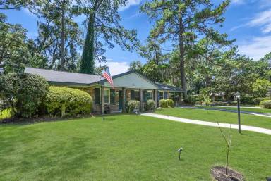 Main picture of 9 Hillyer Dr