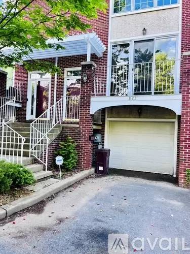 Main picture of 823 Bayard Ave