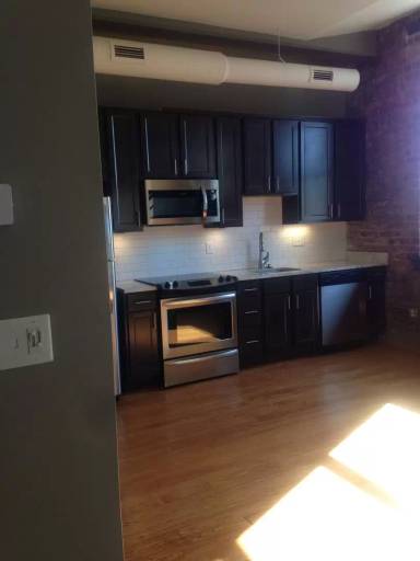 Main picture of 926 Commerce St