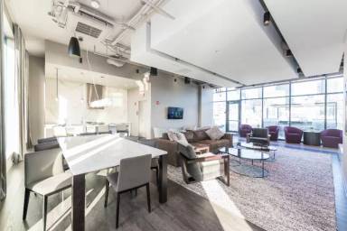 Main picture of 1056 W Van Buren St