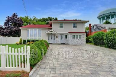 Main picture of 257 Center St