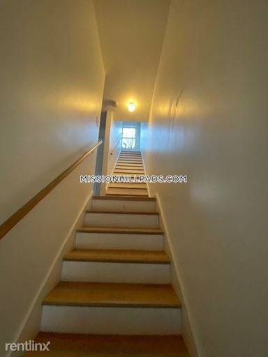 Main picture of 174 Calumet St