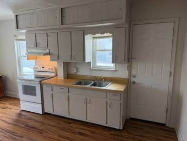 Main picture of 2599 Herr St