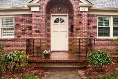 Main picture of 600 University Rdg