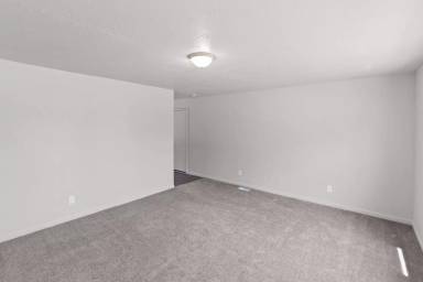 Main picture of 31 Saint Henry Dr