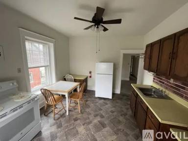 Main picture of 1114 E Lincoln Hwy