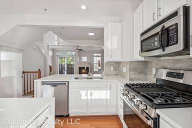 Main picture of 2754 Manhattan Pl