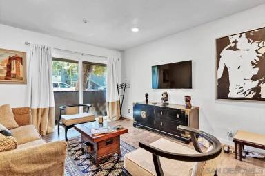 Main picture of 4041 Oakcrest Dr